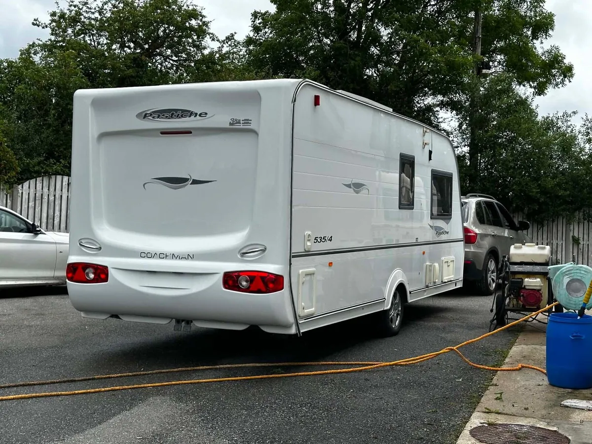 Coachman 4 berth fixed bed - Image 3
