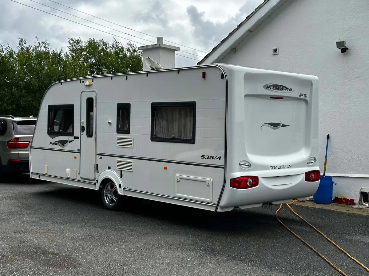 Coachman 4 berth fixed bed - Image 4