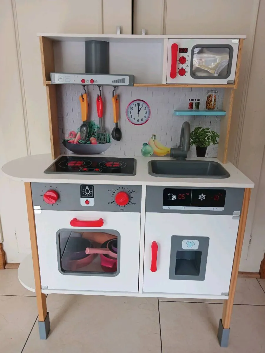 Toy kitchen - Image 1