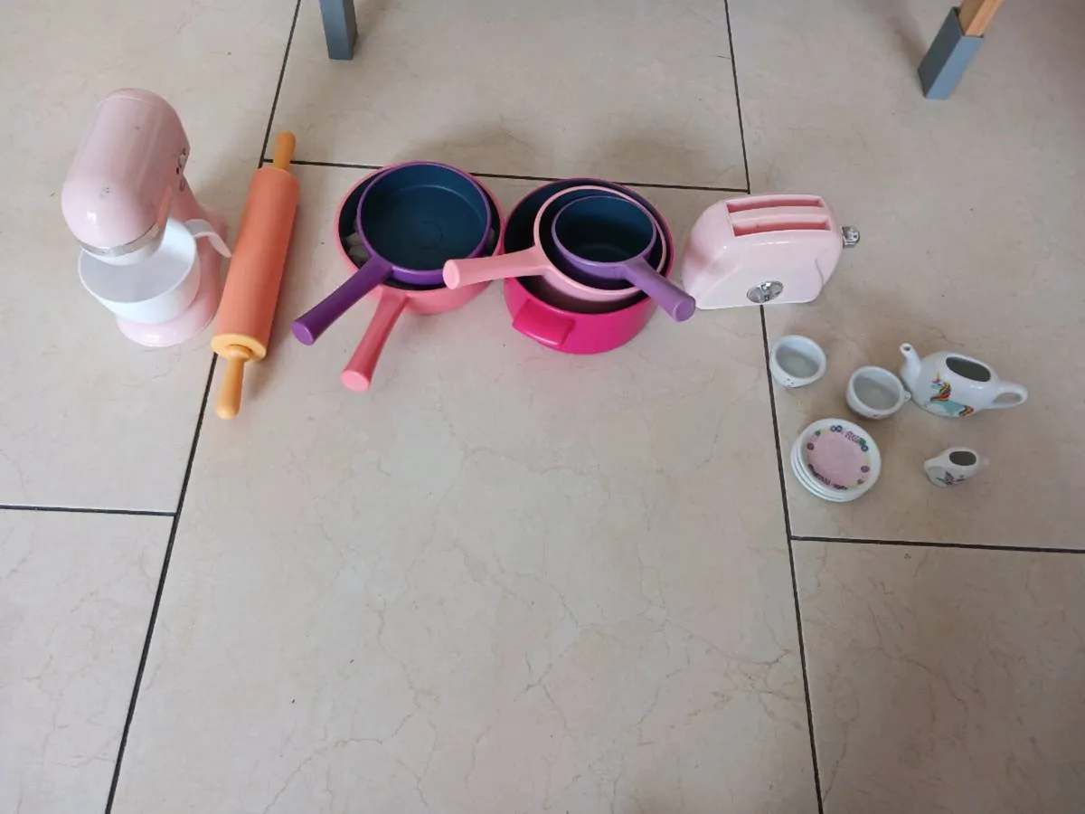 Toy kitchen - Image 2