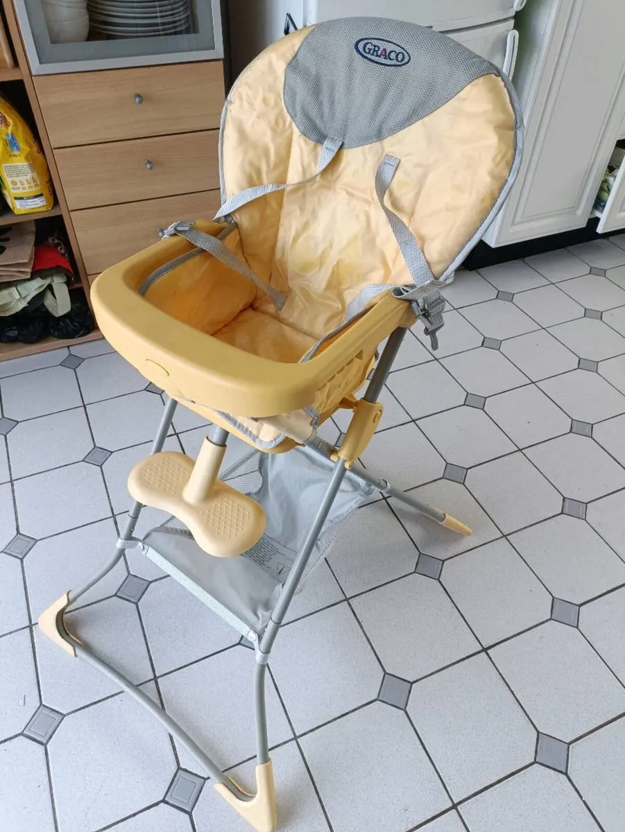 Child's high chair - Image 1