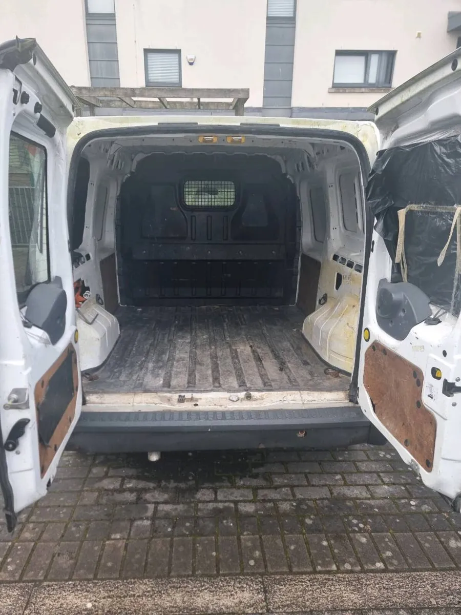 2011 Ford Transit Connect with low mileage - Image 3