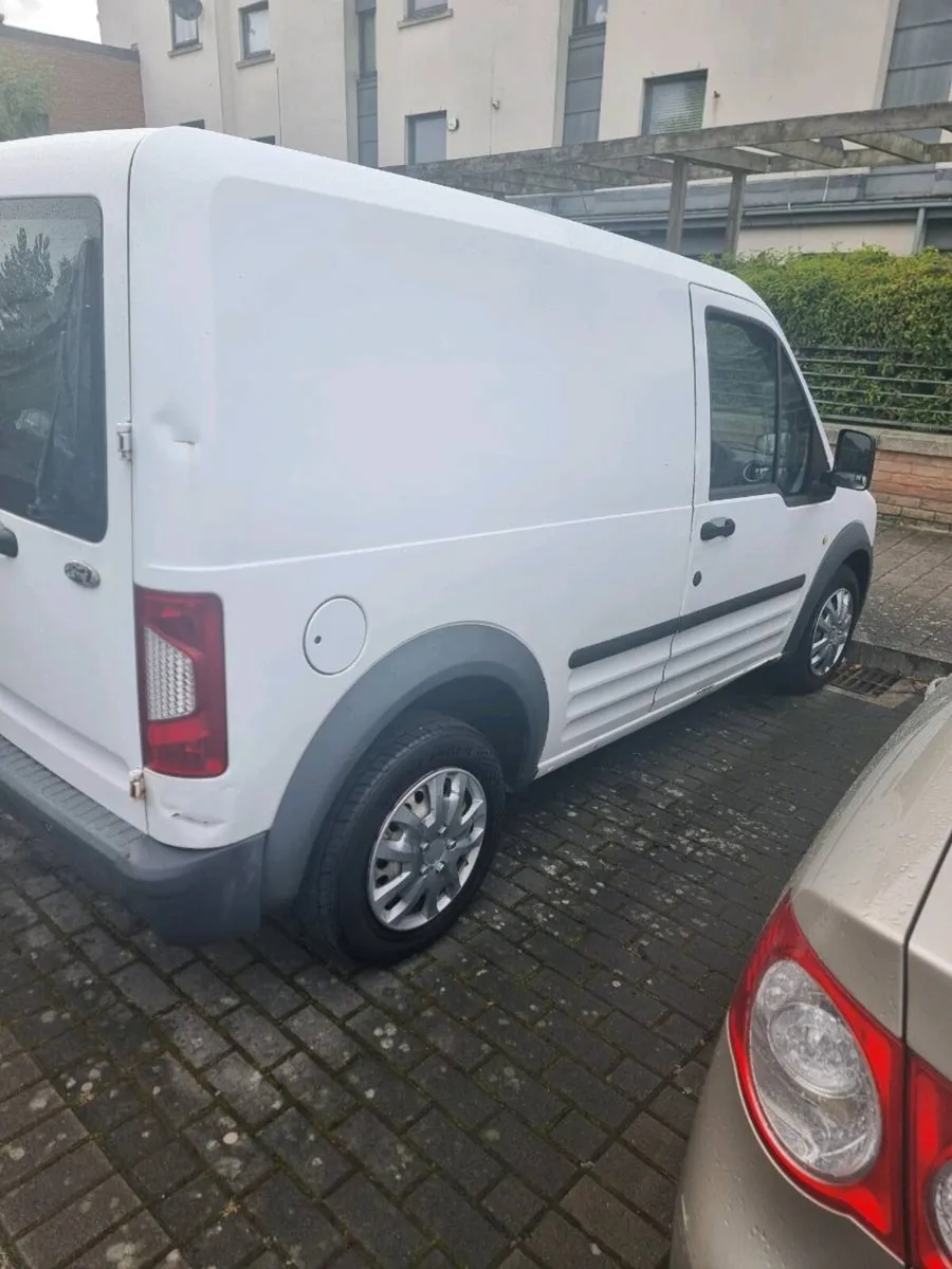 2011 Ford Transit Connect with low mileage - Image 4