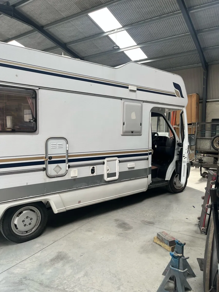 Camper van - Image 2