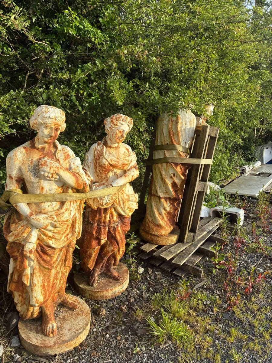 Statues - Image 1