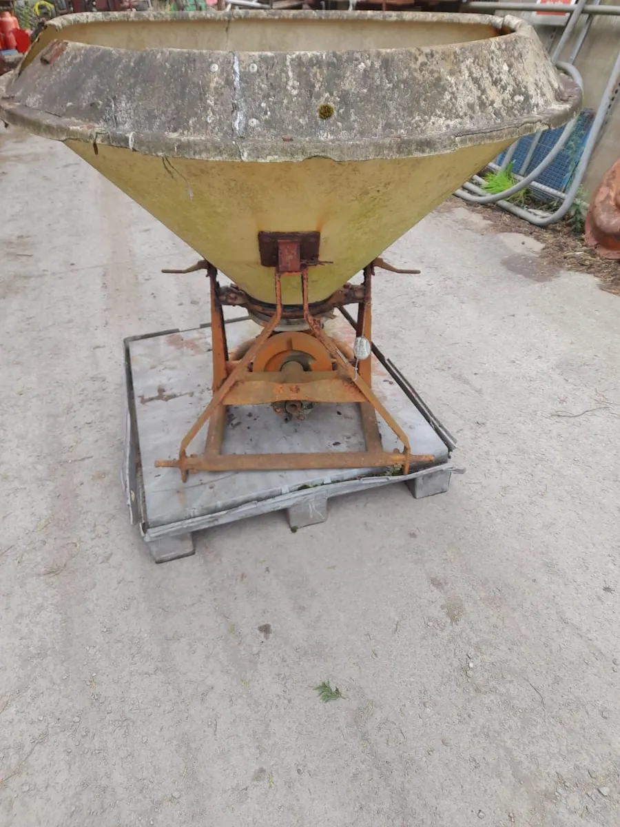 vicon fertiliser spreader - Image 2