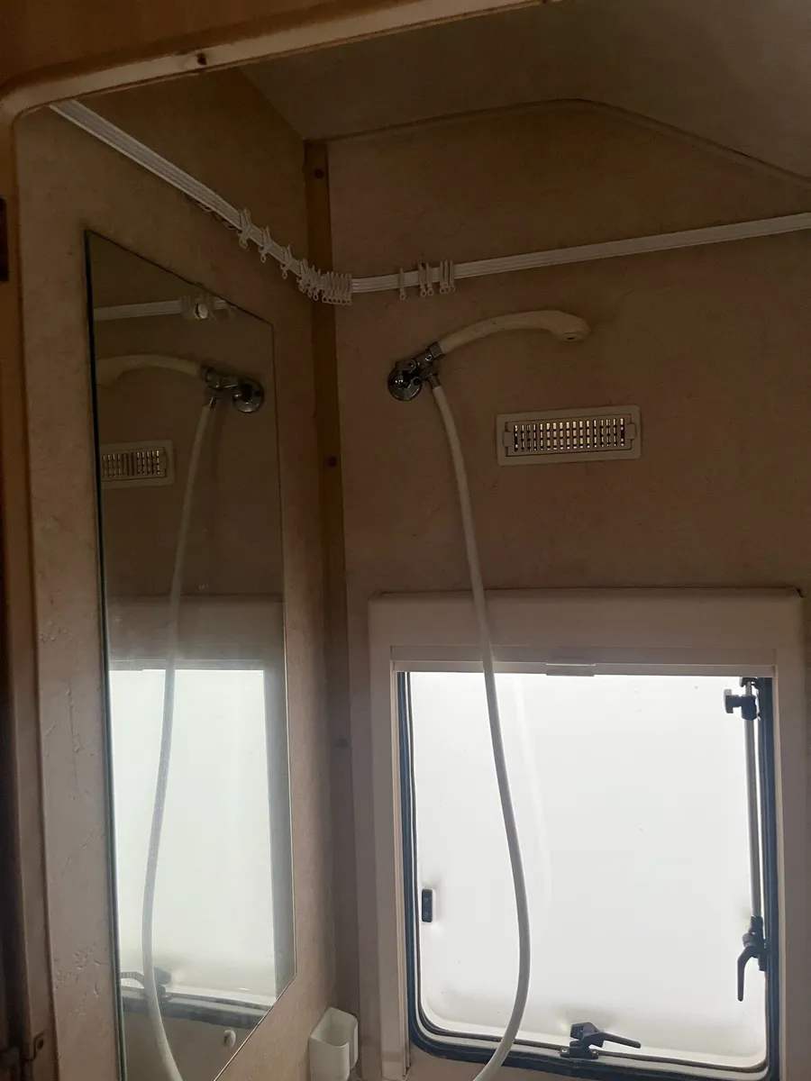 Camper van - Image 4