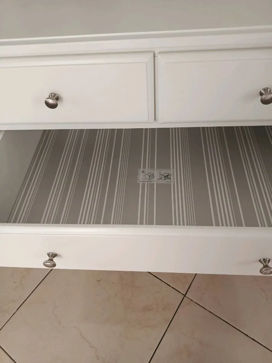 Chest of drawers - Image 1