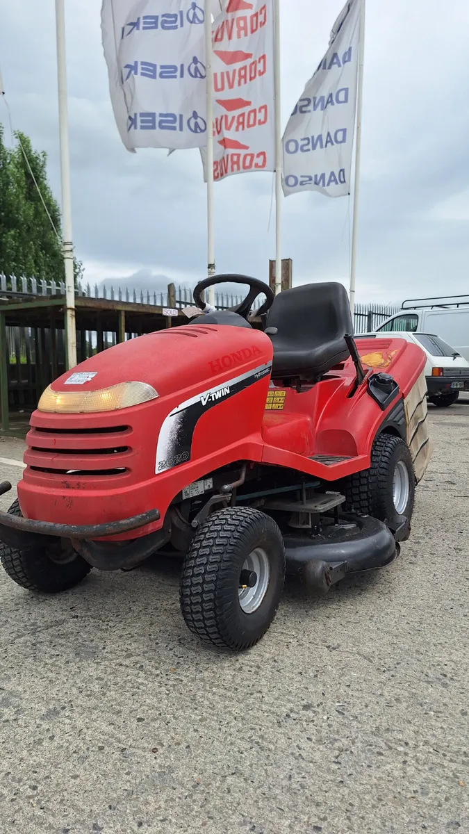 Honda 2620 ride on mower - Image 2
