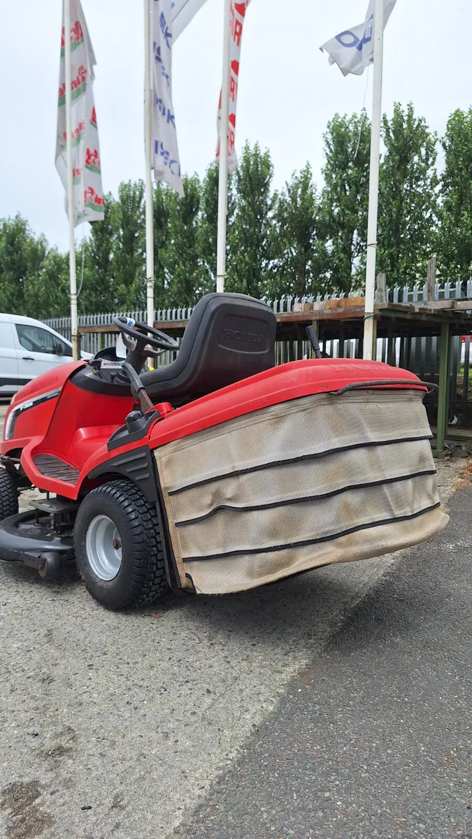 Honda 2620 ride on mower - Image 4