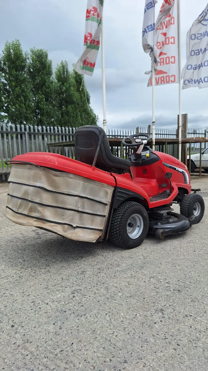 Honda 2620 ride on mower - Image 3