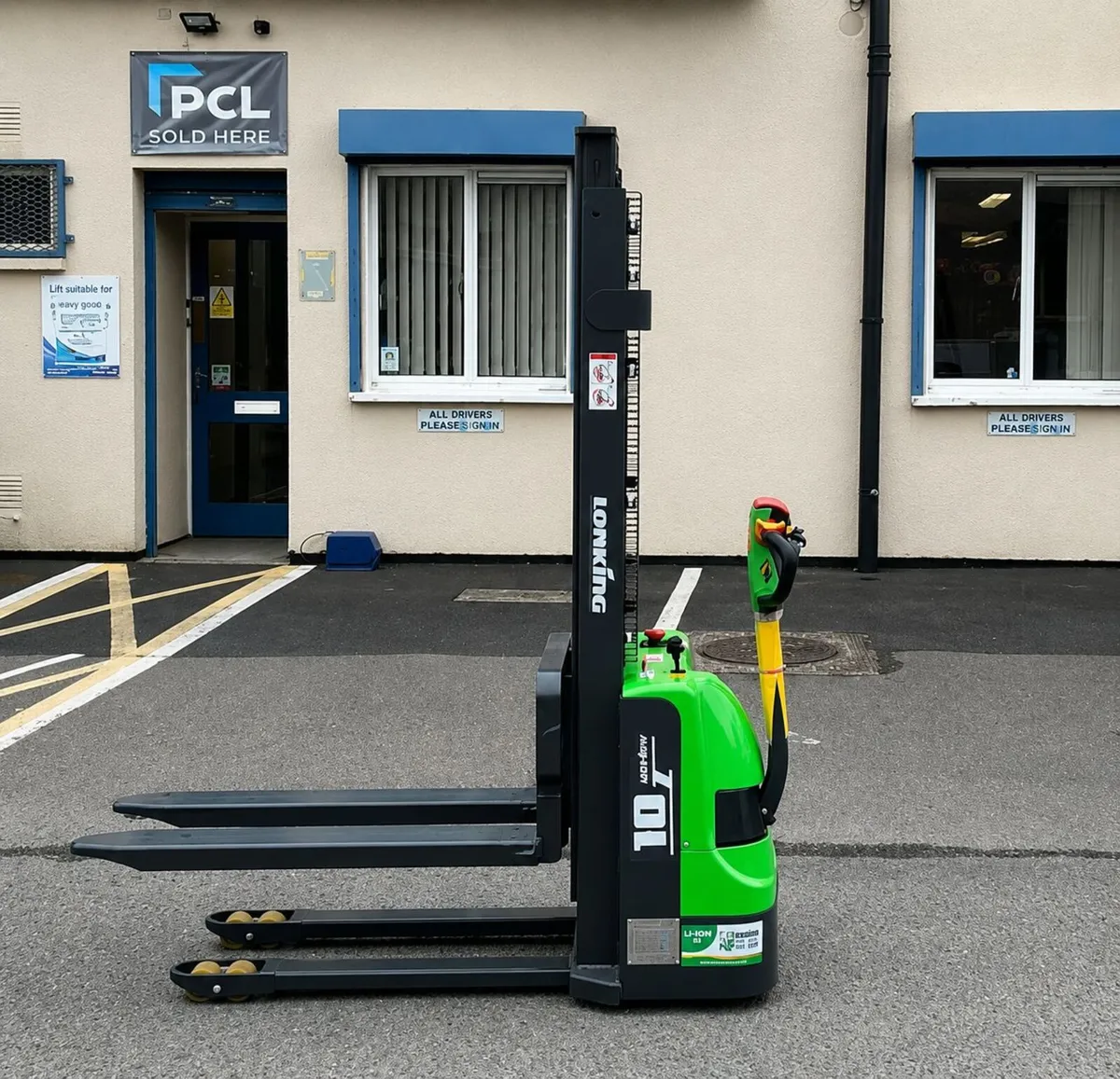 Electric Lithium Battery Pallet Stacker 1.5ton - Image 1
