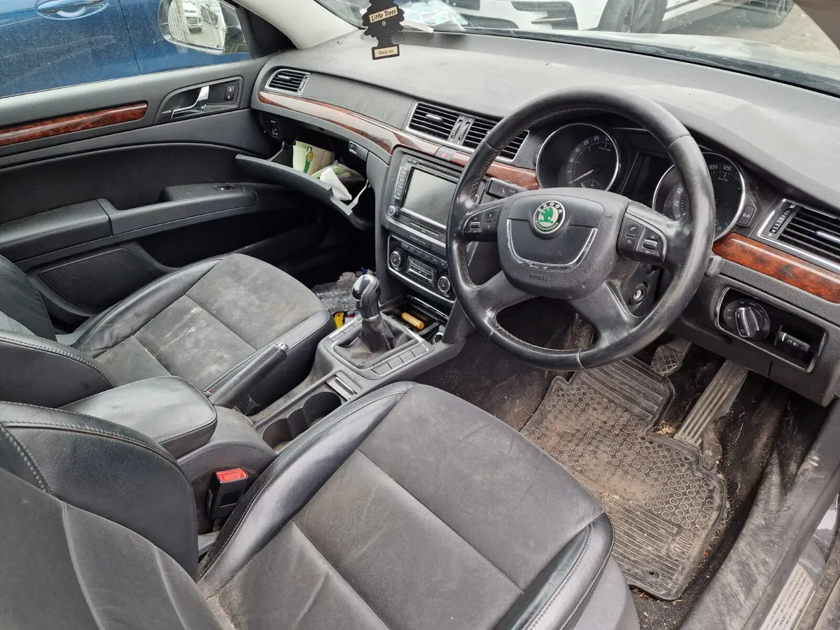11 SKODA SUPERB 1.6TDI MANUAL FOR BREAKING - Image 4