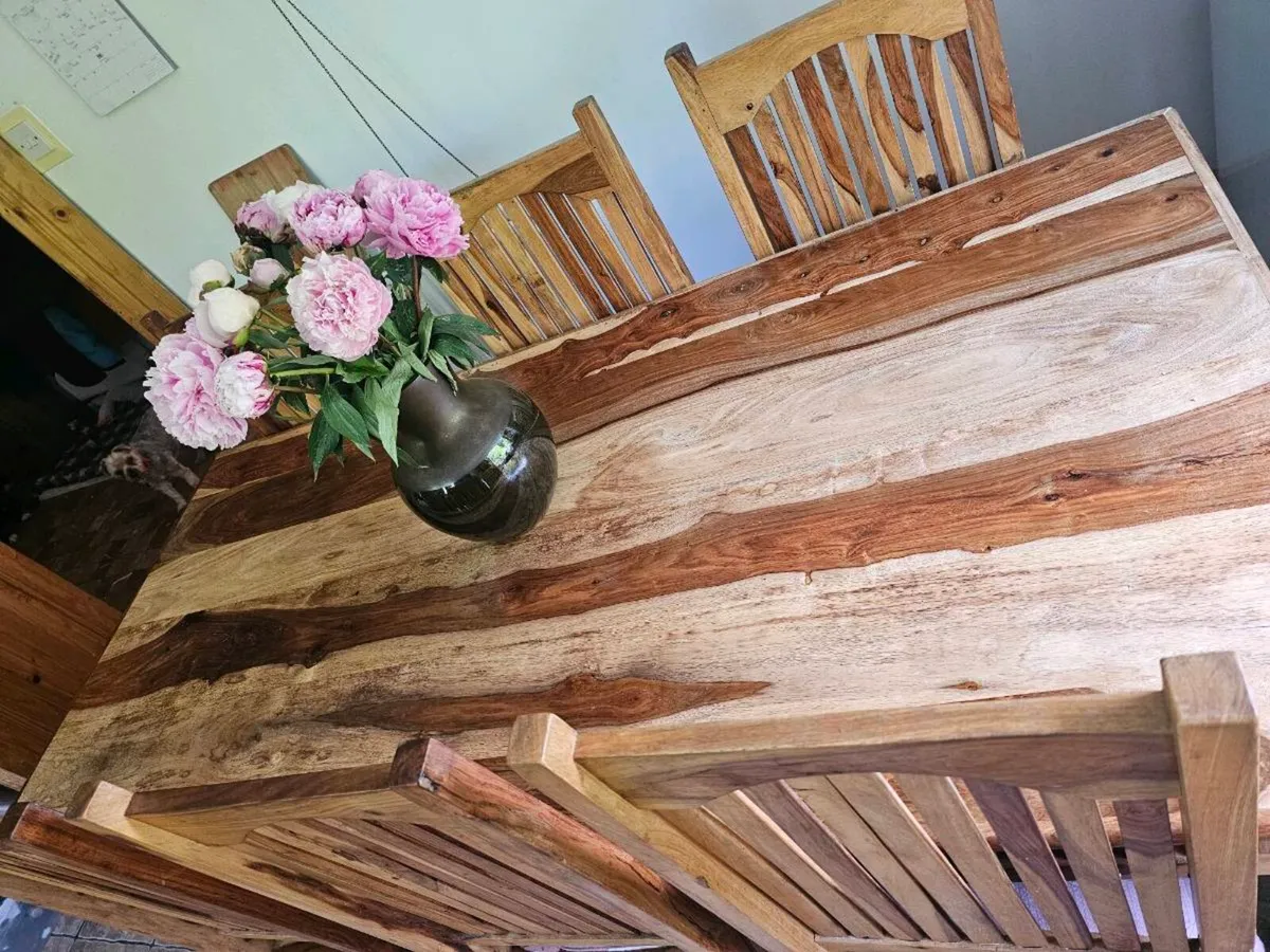 Table and chairs - Image 3