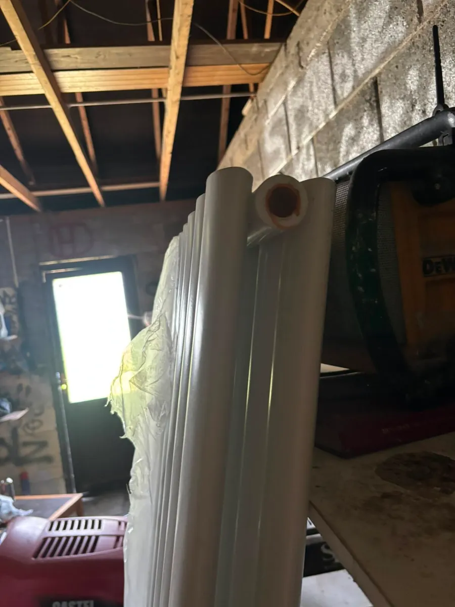 Wall hung radiator - Image 2