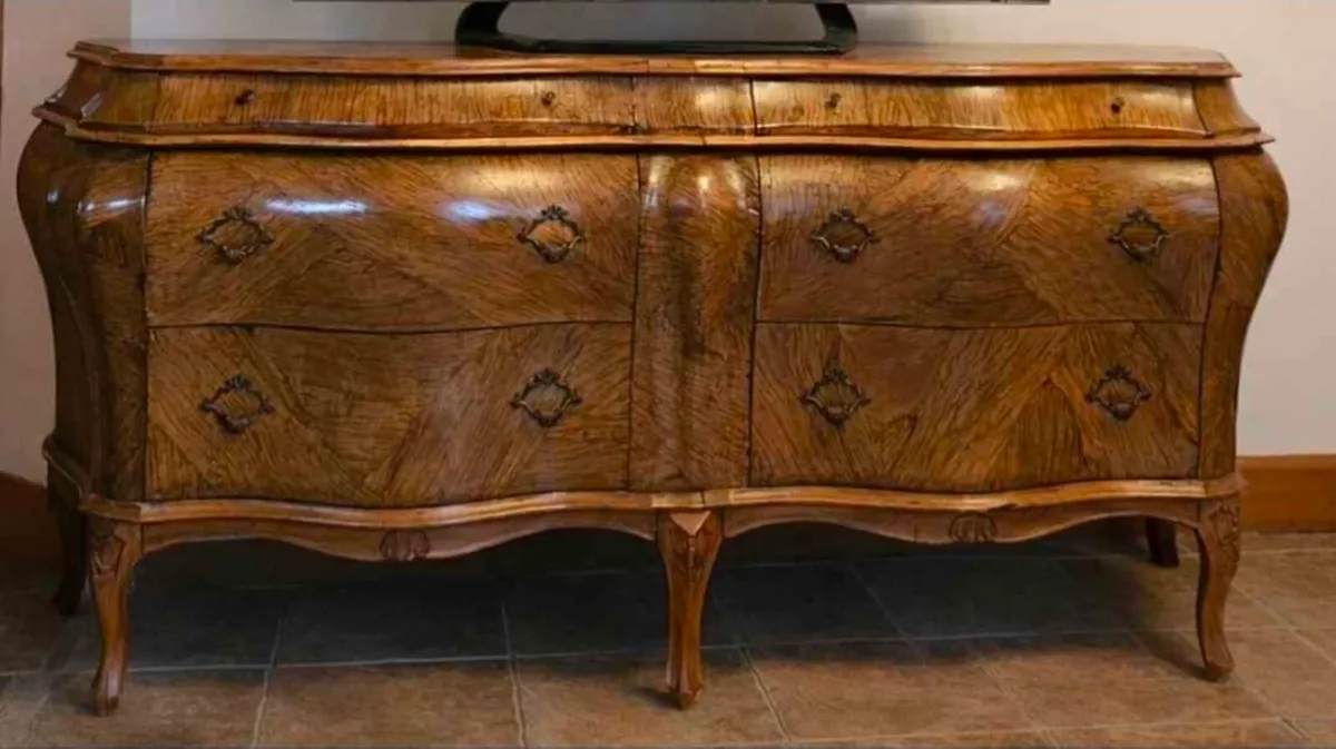 Wood chest / side boards - Image 1