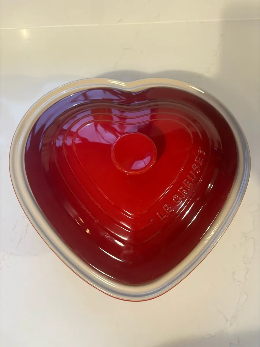 Le creuset heart casserole dish - Image 1