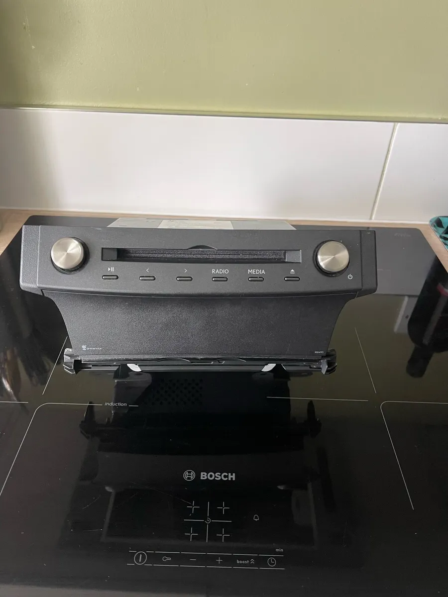 Lexus IS 300h Radio unit - Image 1