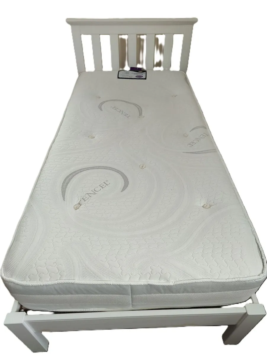 Single bed (frame & matress) - Image 1