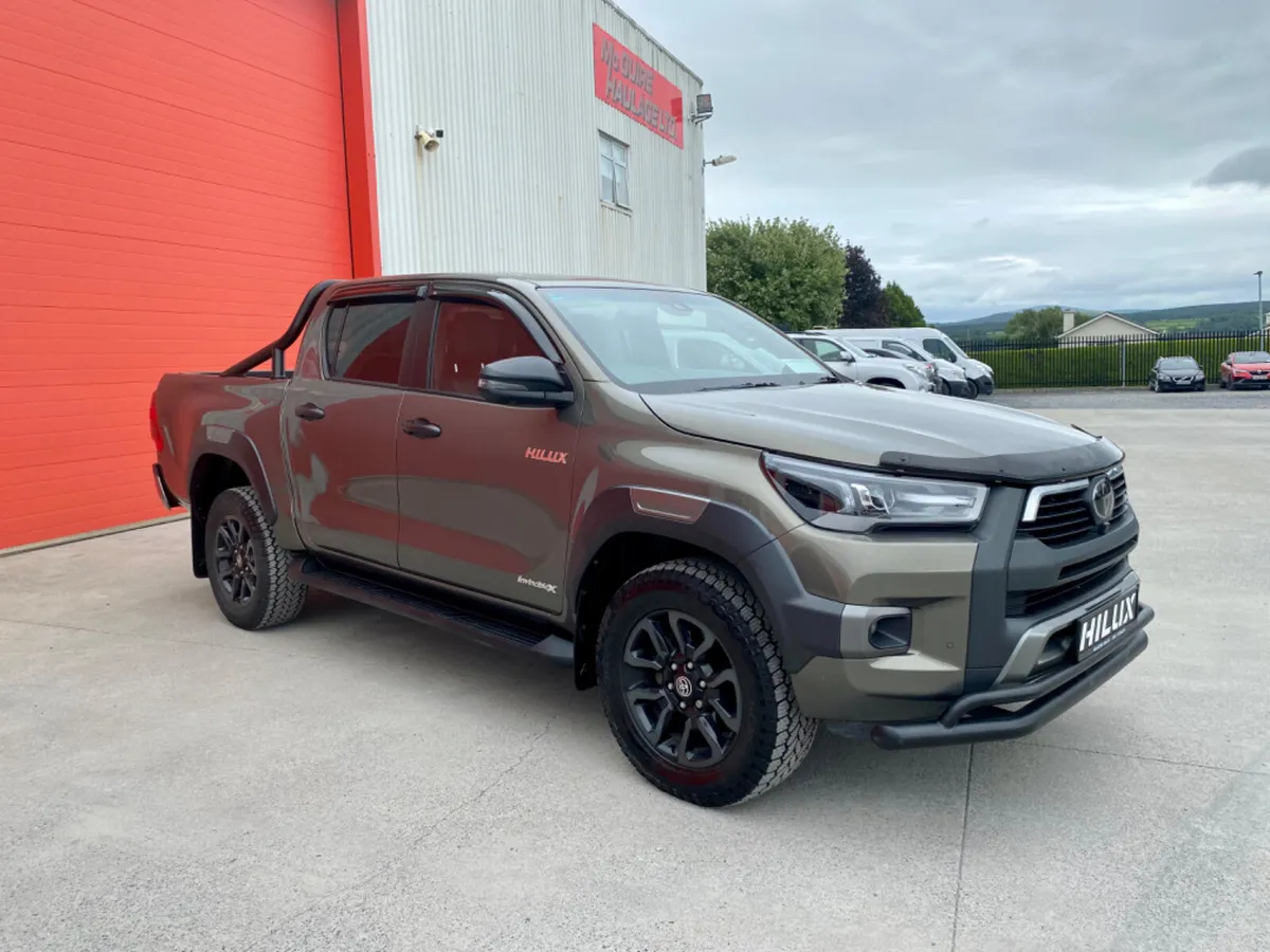 2023  Toyota Hilux 2.8 Invincible X - Image 2