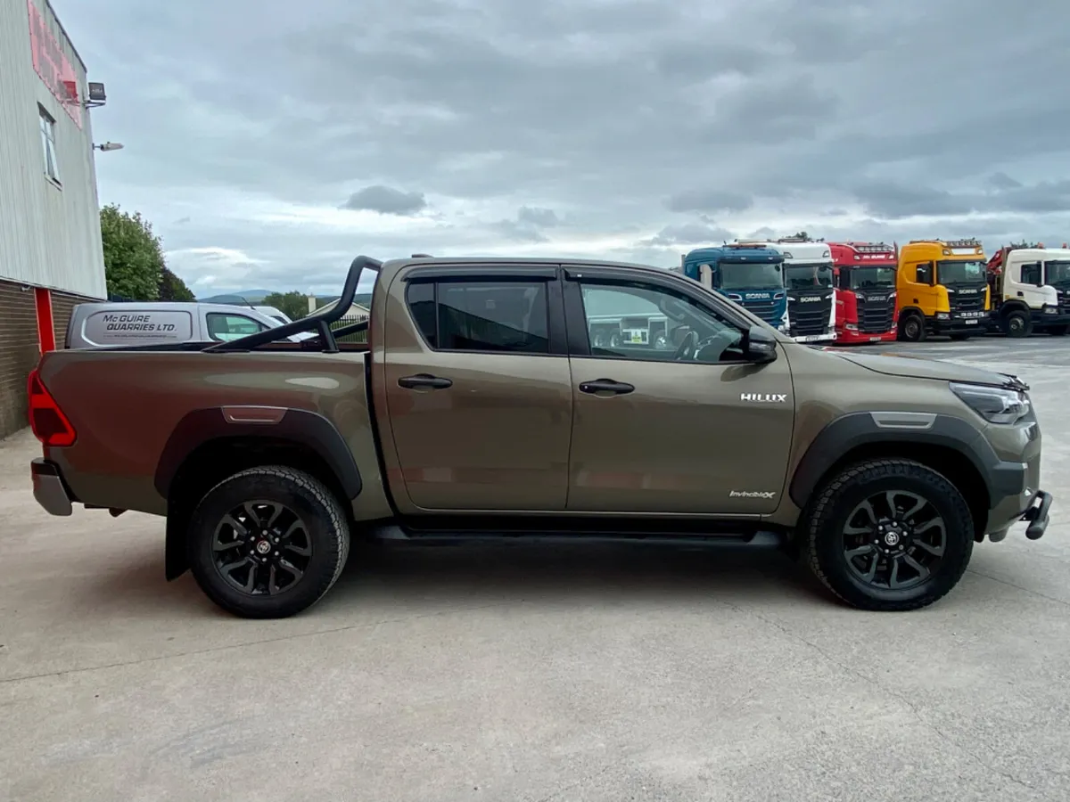 2023  Toyota Hilux 2.8 Invincible X - Image 4