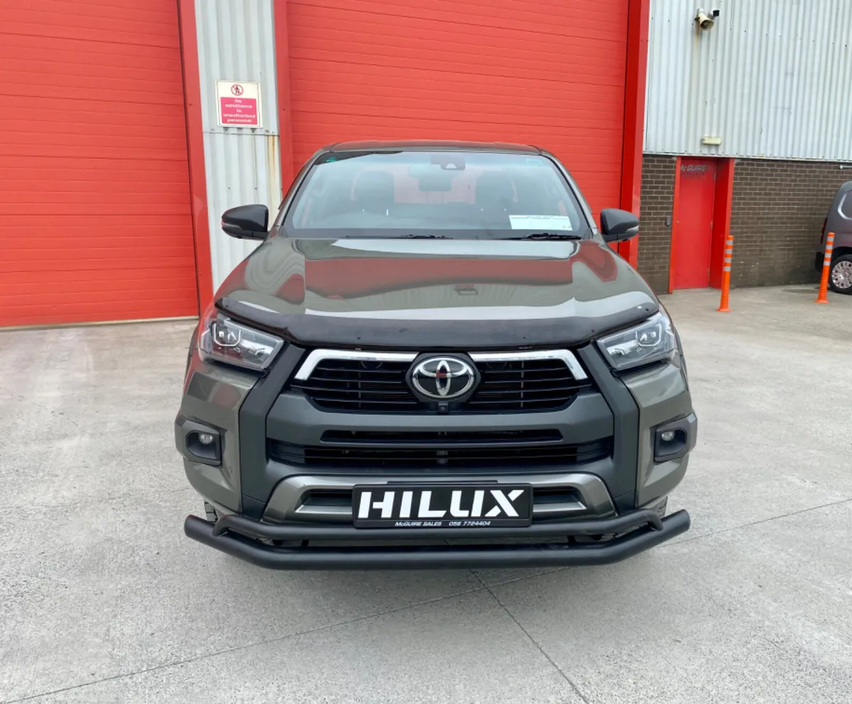 2023  Toyota Hilux 2.8 Invincible X - Image 3