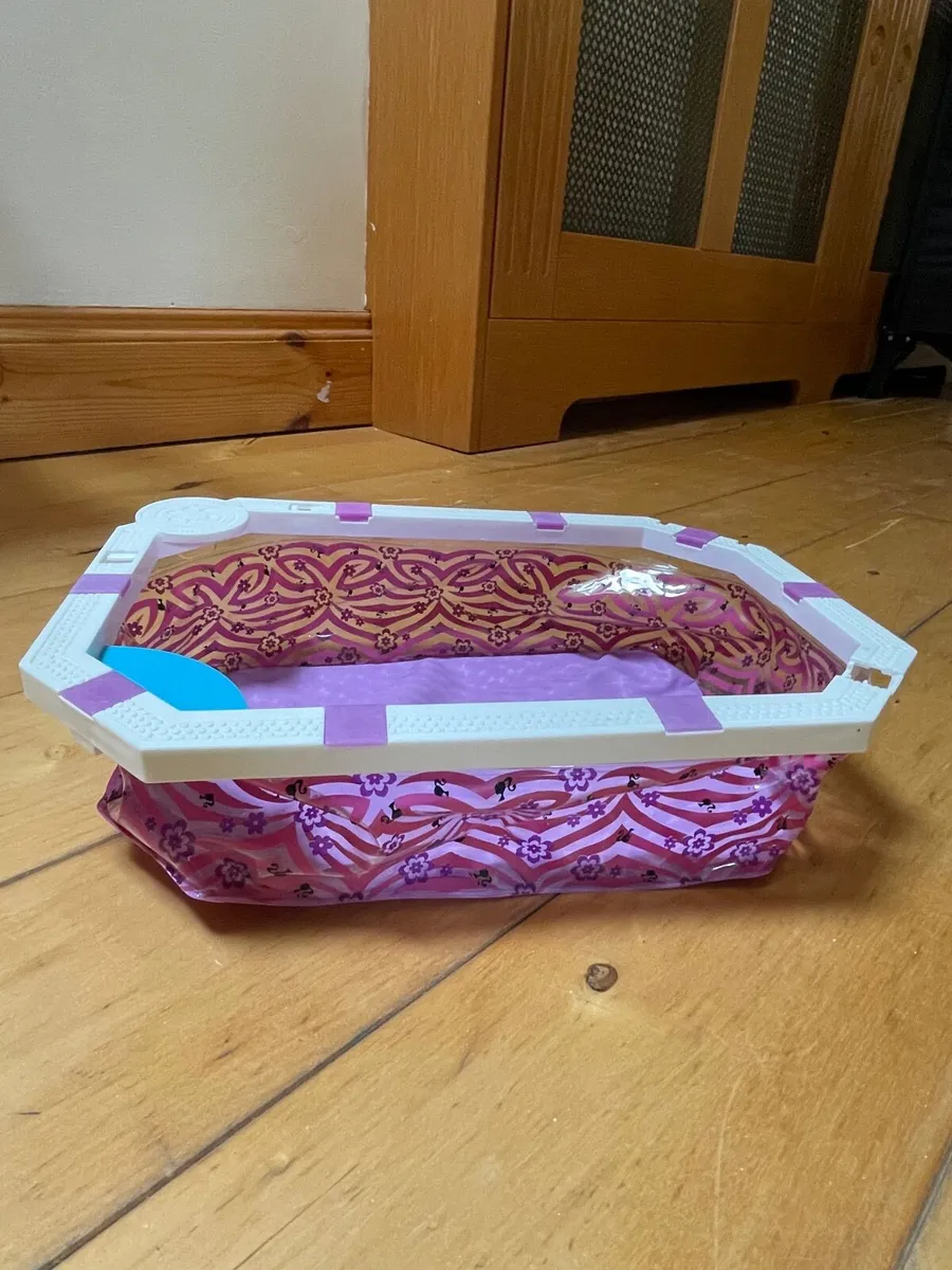 2011 Barbie Malibu Dreamhouse And Pool - Image 3