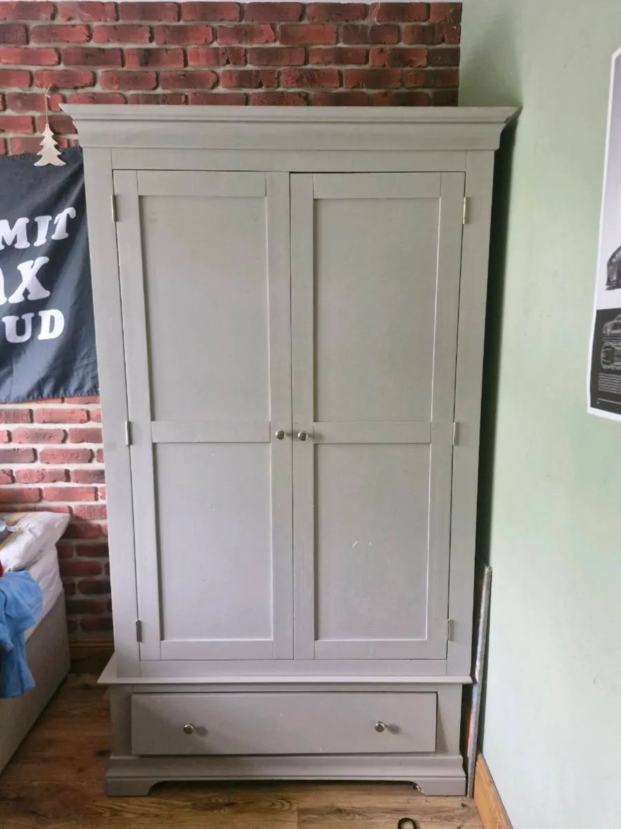 Wardrobe and chest of drawers - Image 2