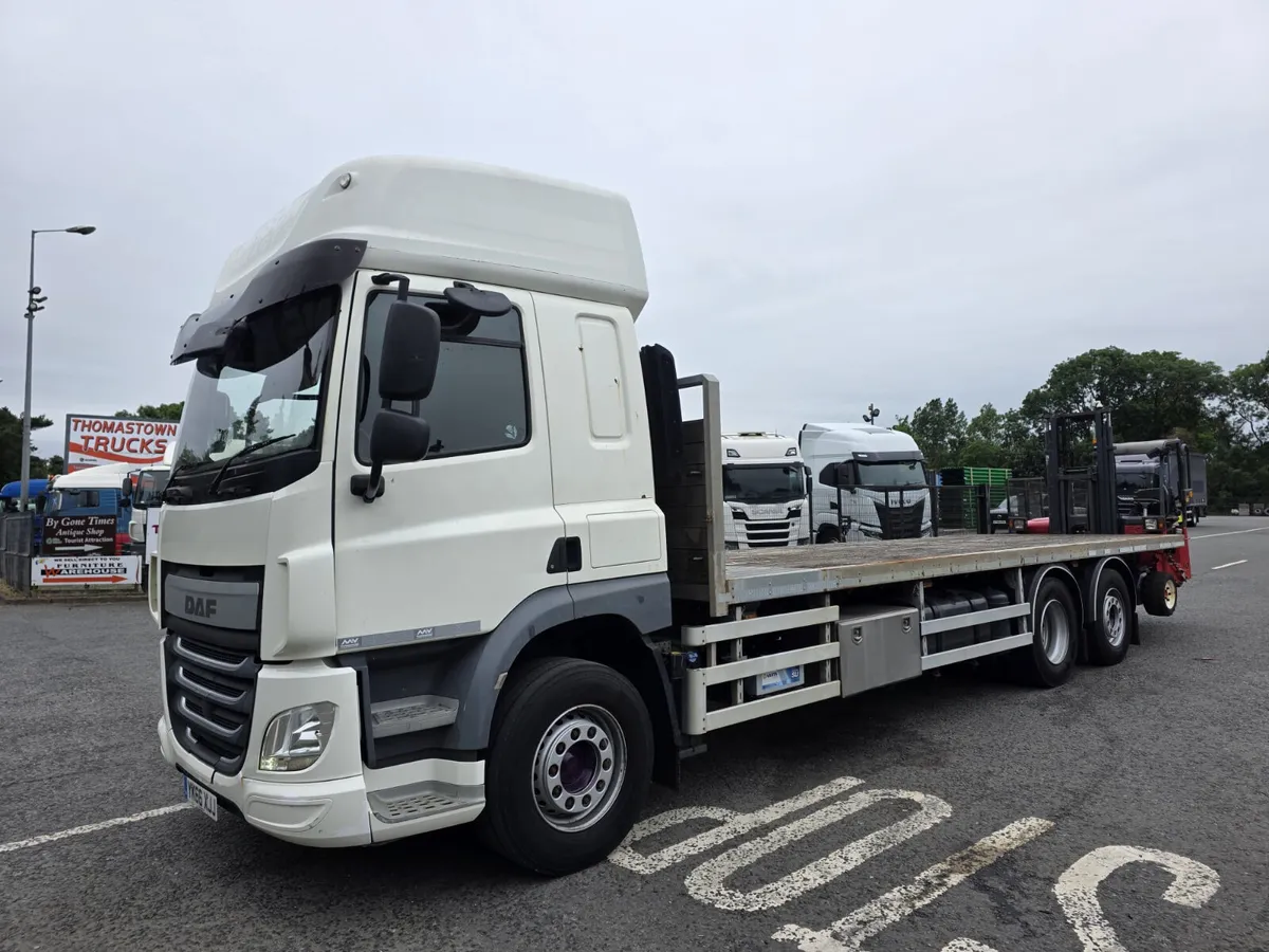 2016 DAF CF 330 6X2 rear steer with 27ft flat body - Image 3