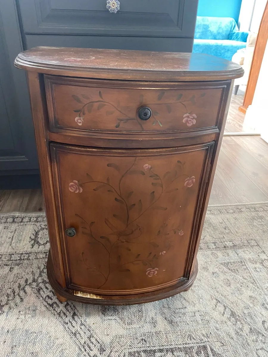 Wooden locker - Image 1