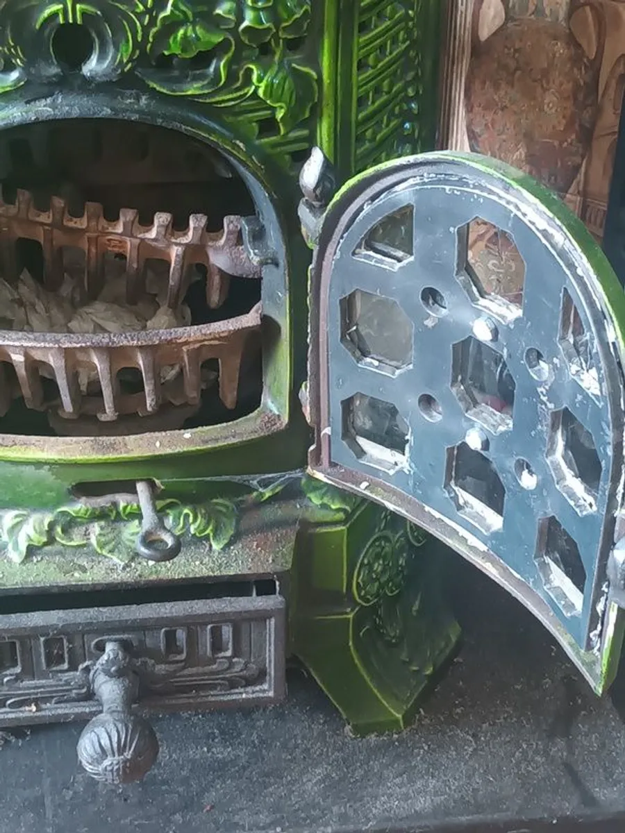 Antique Stove - Image 3