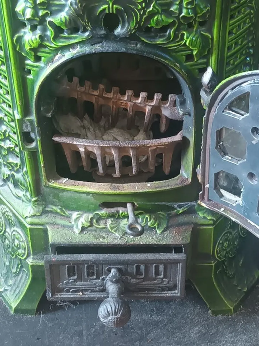 Antique Stove - Image 4