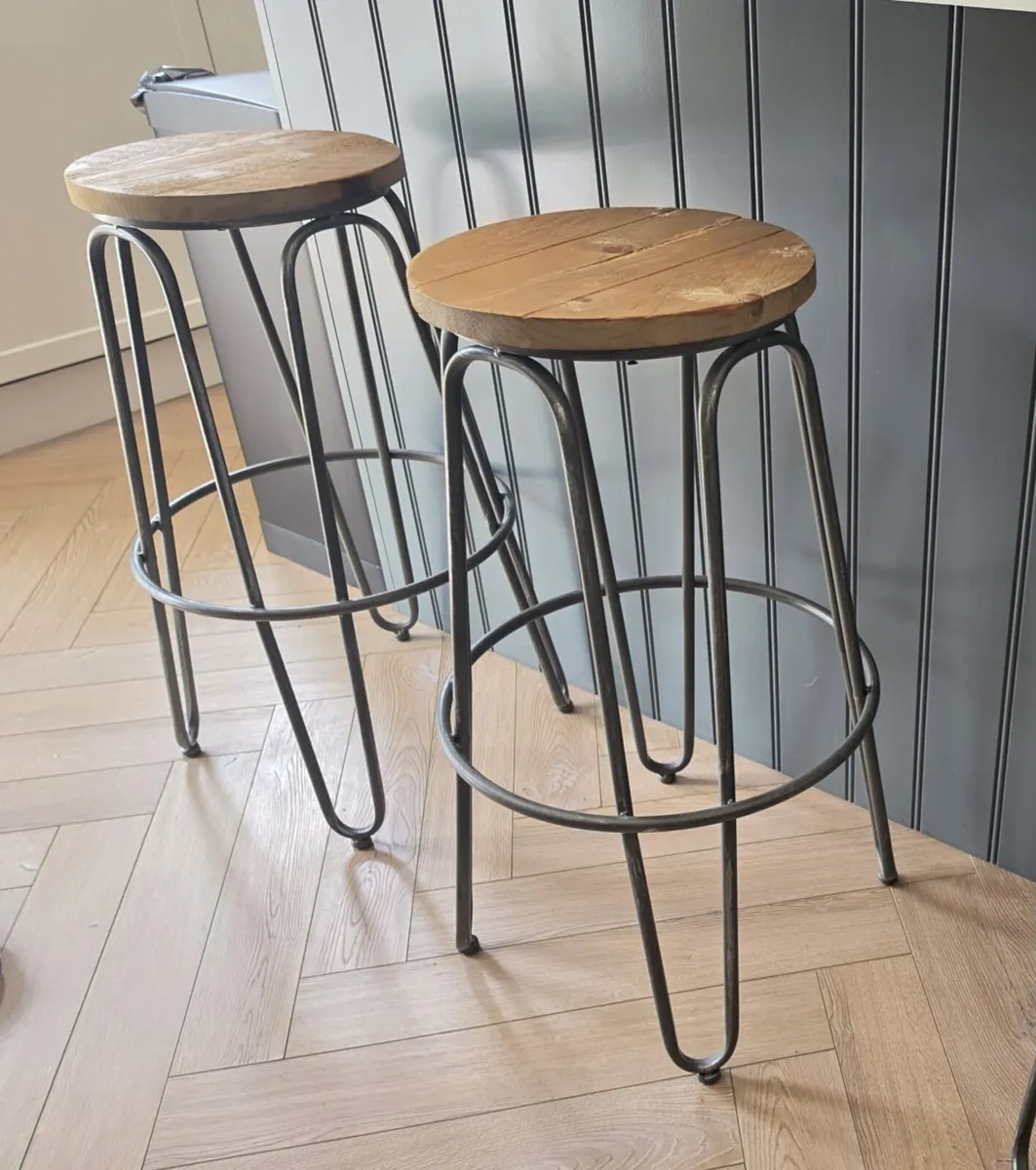 2 stools, lovely condition, D18
