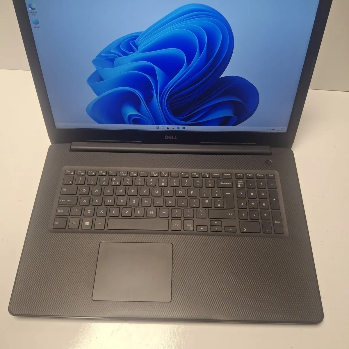 Dell Inspiron 3793 Intel Core i7-1065G7 | 17 inch - Image 1