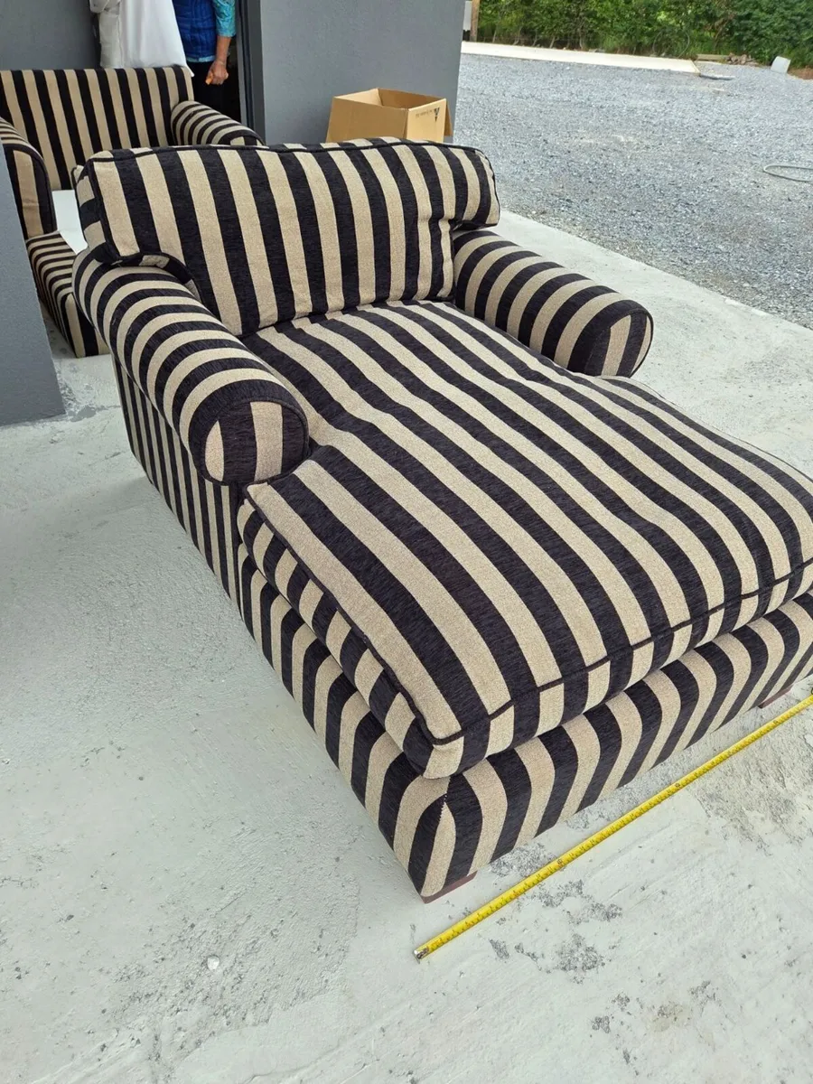 lounge chairs final reduction before withdraw - Image 2