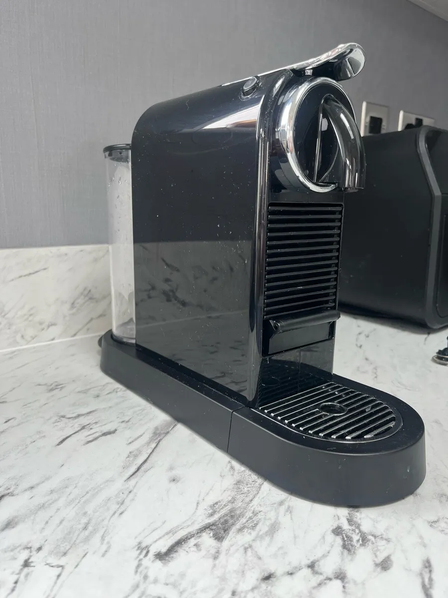 Nespresso Citiz with milk frother - Image 2