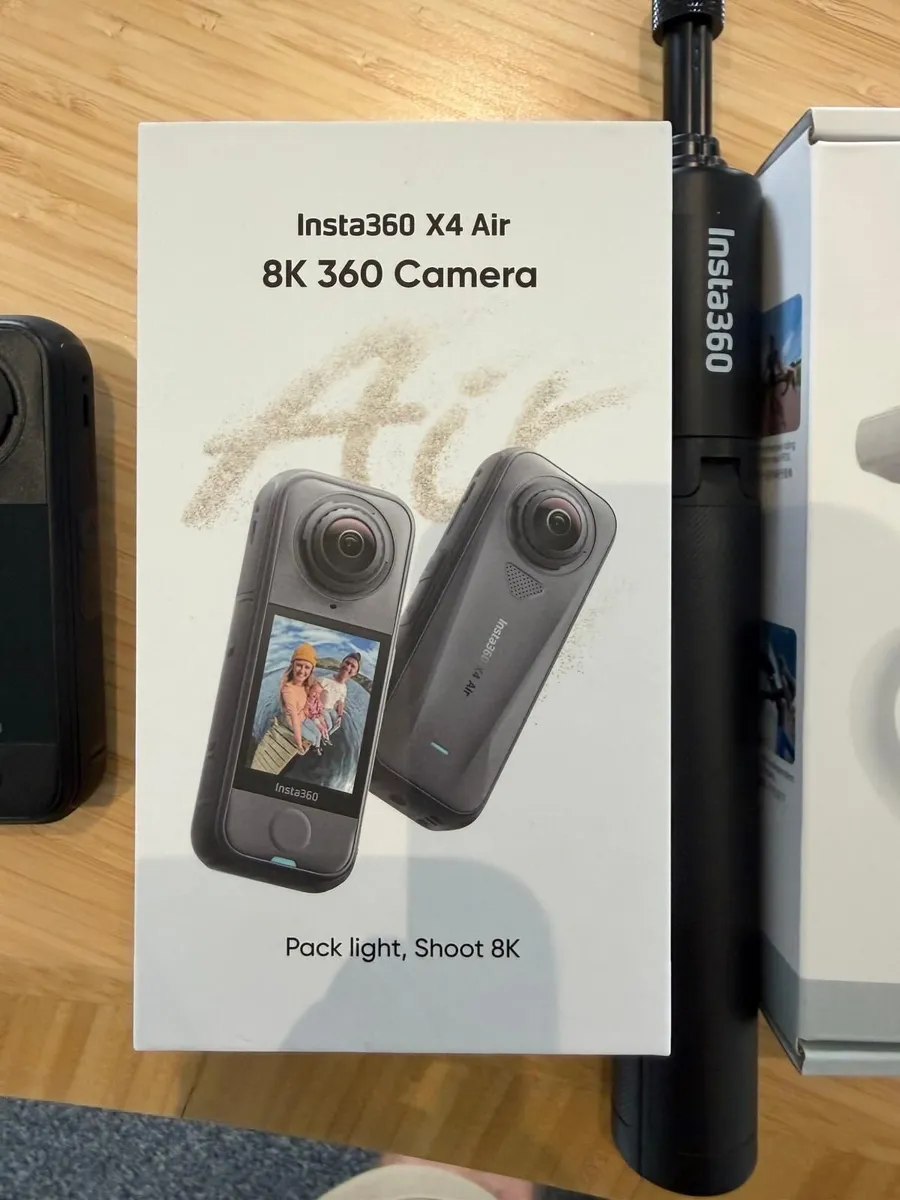 Insta 360 X4 Air with GPS remote and package - Image 3