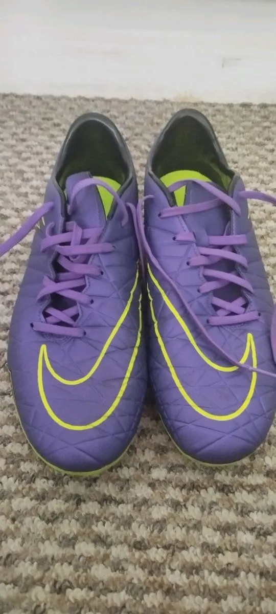 Football boots - Image 1