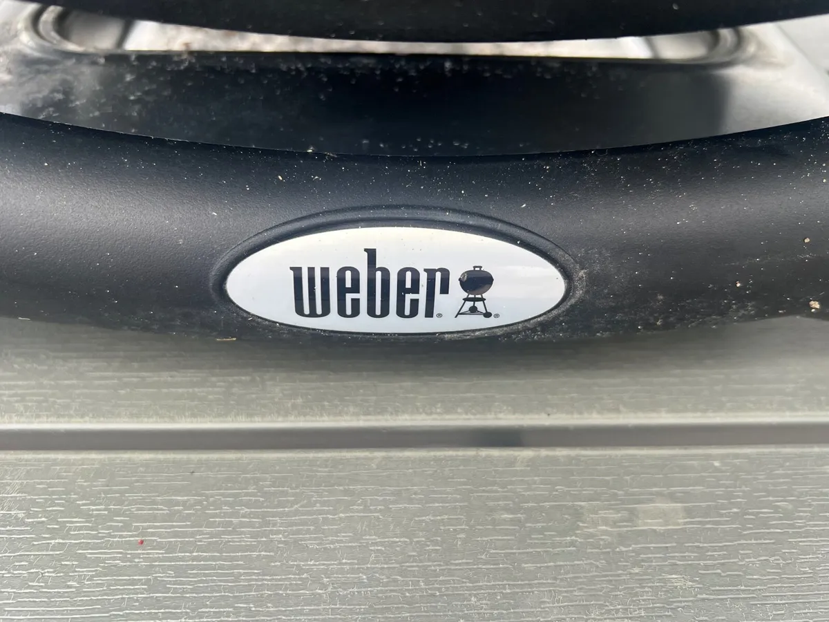 Weber Gas BBQ 2200 (Portable) with accessories - Image 2