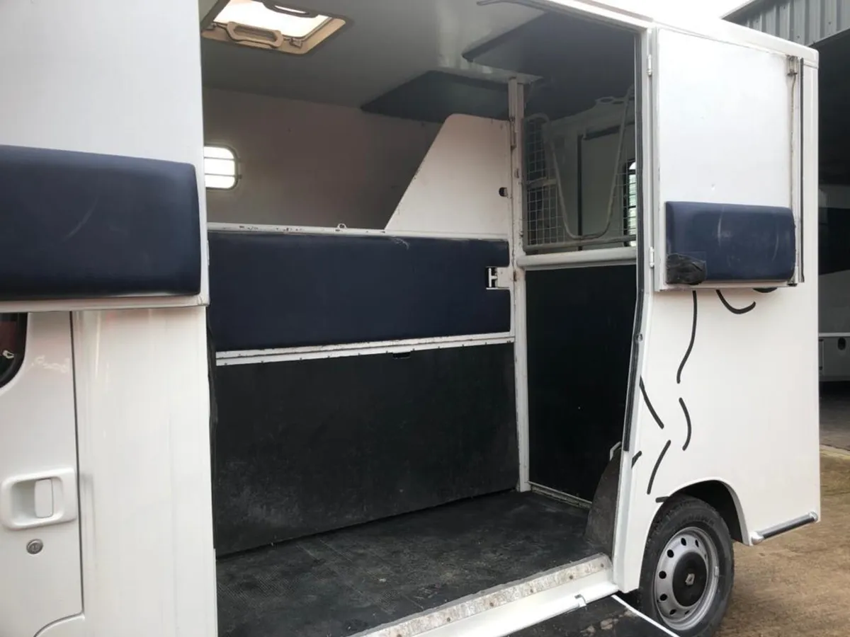 3.5t Theault Horse 2 Box - Needs Engine - Image 4