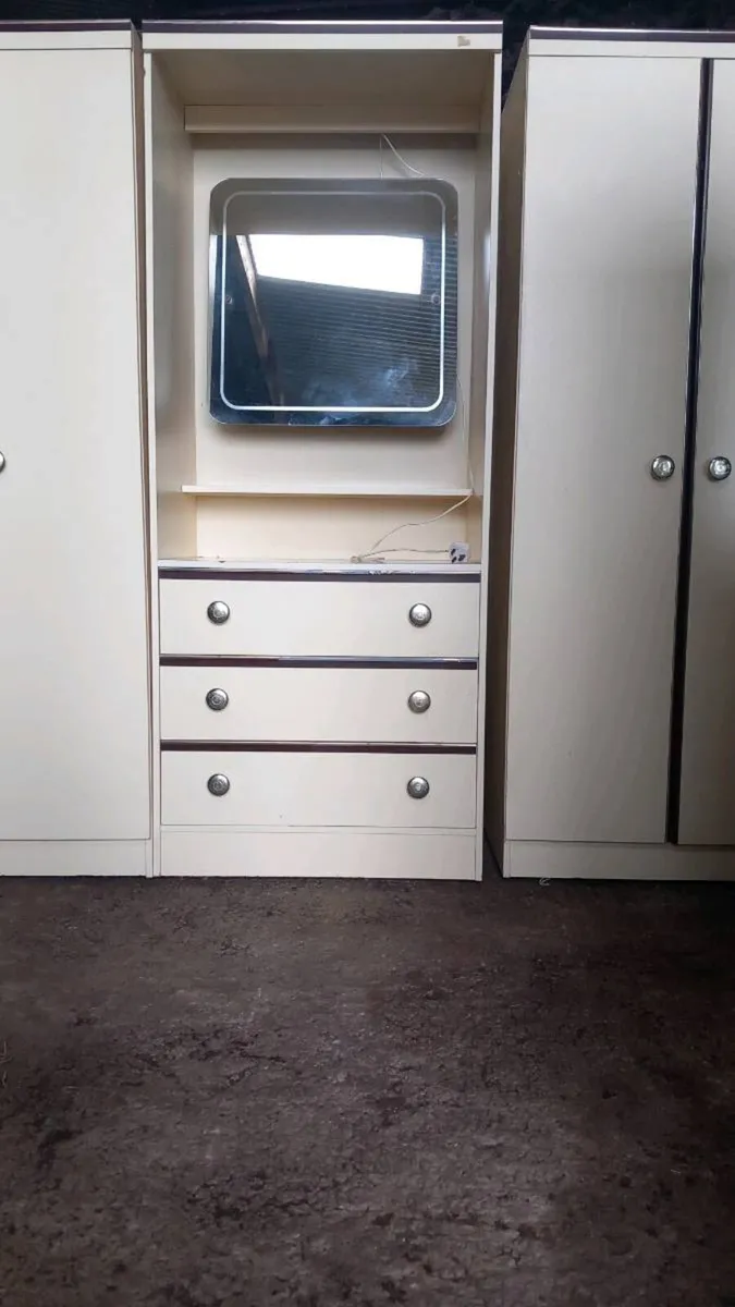 Wardrobe - Image 3