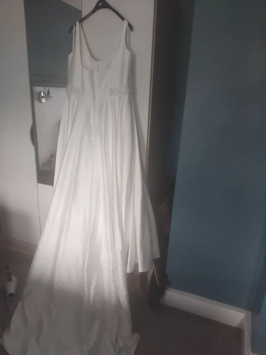 Wedding dress - Image 3