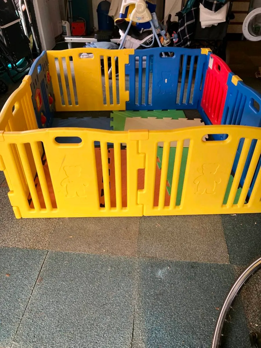 Childrens playpen - Image 1