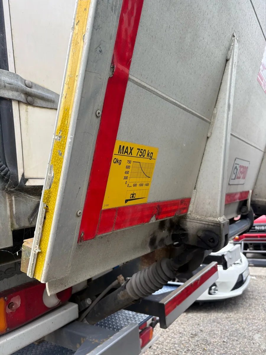 Tail lift - Image 4