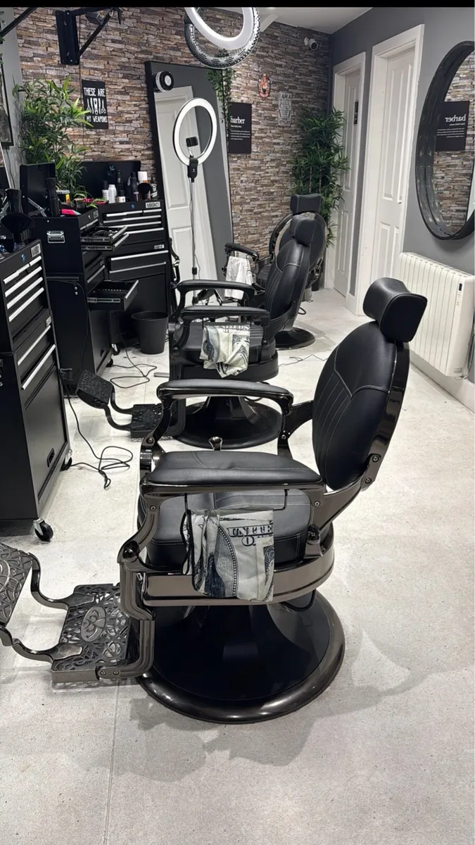 Barber Chairs (4 units) - Image 1
