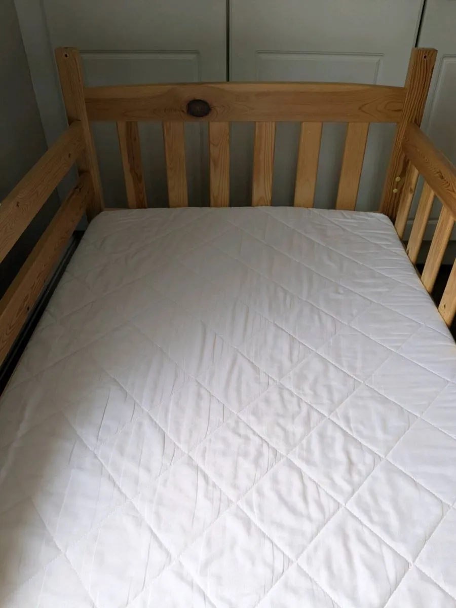 2 single beds or bunk bed comes with mattress - Image 3