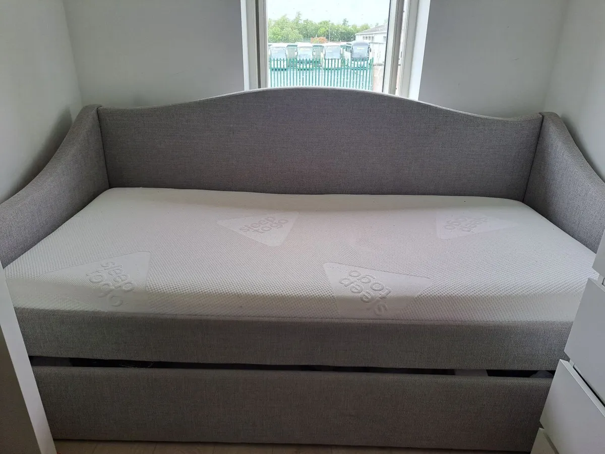 Daybed with pull out & 2 mattresses - Image 2