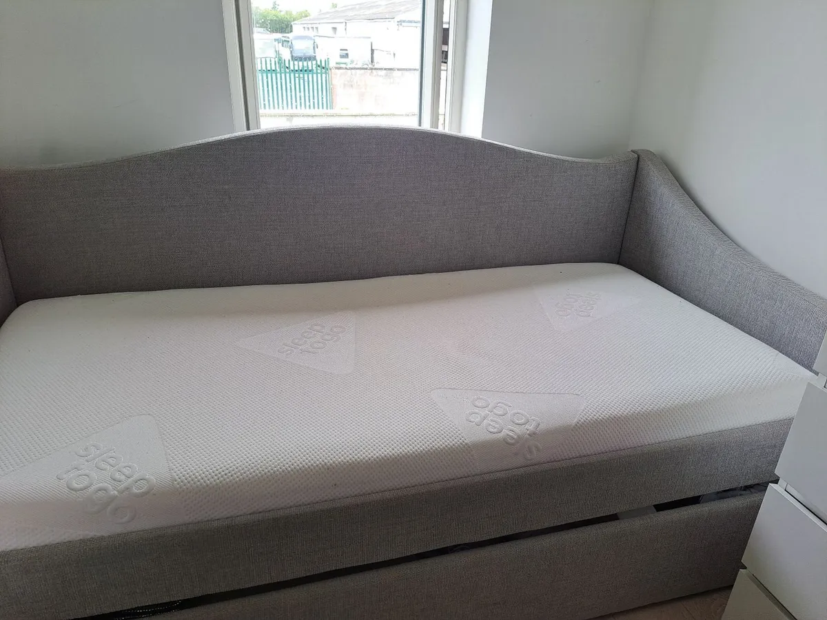 Daybed with pull out & 2 mattresses - Image 4