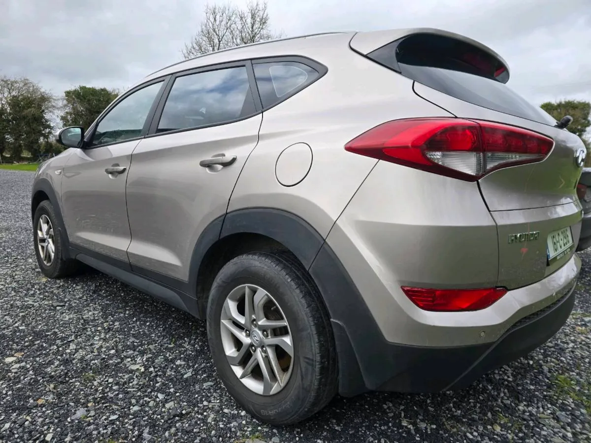 HYUNDAI TUSCON - Image 3
