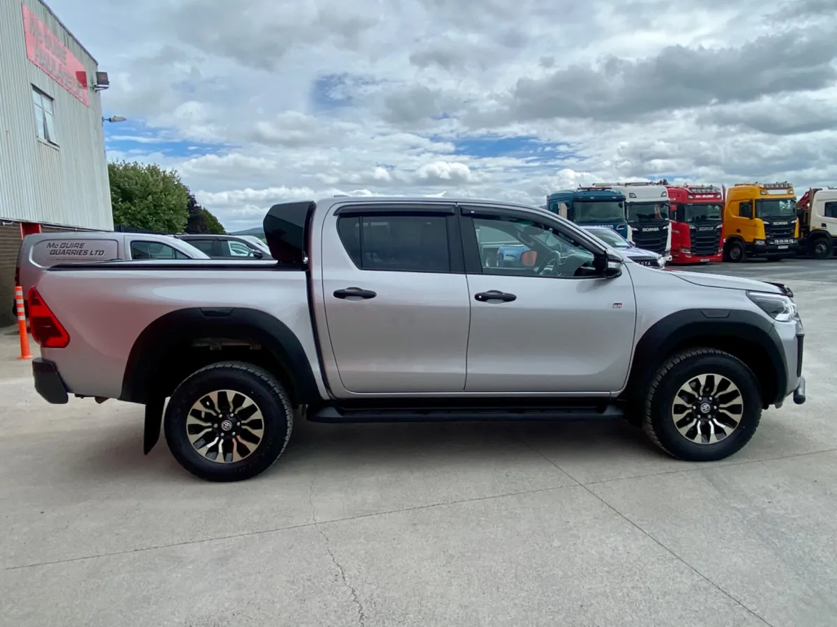 2022 Toyota Hilux GR Sport 2.8 Auto - Image 3